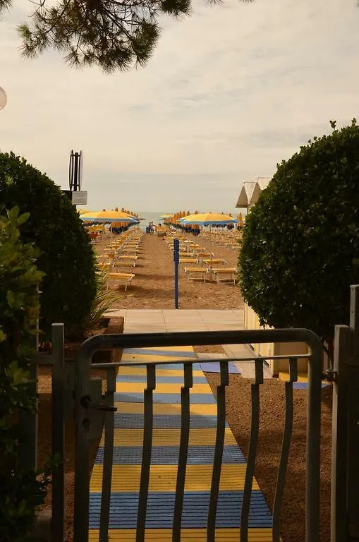 Apartment Piccolo Moderno Appartamento Sulla Spiaggia In Centro Lido di Jesolo