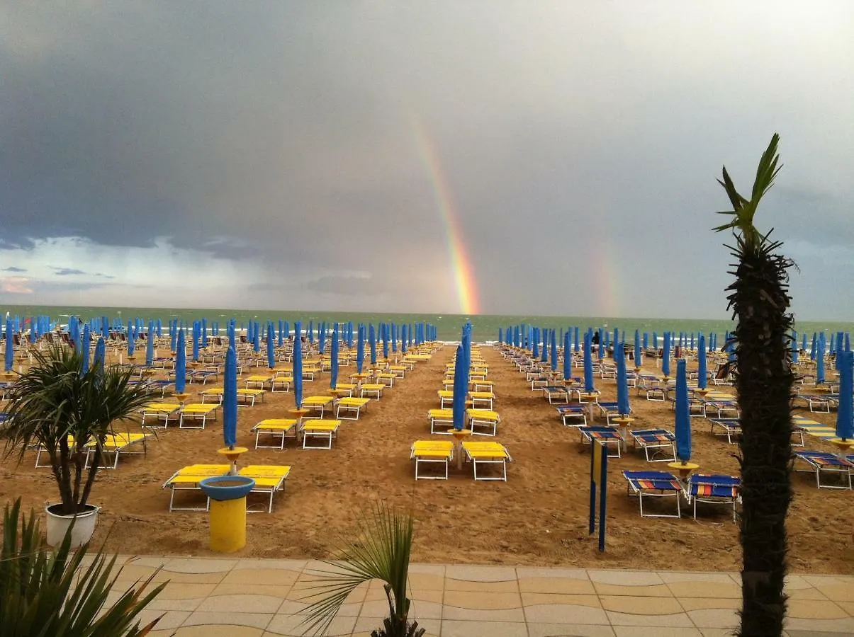 Apartment Piccolo Moderno Appartamento Sulla Spiaggia In Centro Lido di Jesolo
