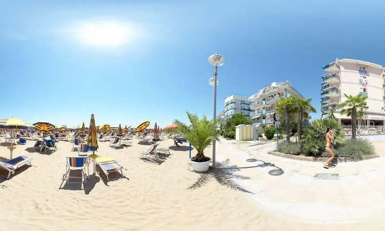 Piccolo Moderno Appartamento Sulla Spiaggia In Centro Lido di Jesolo Apartment