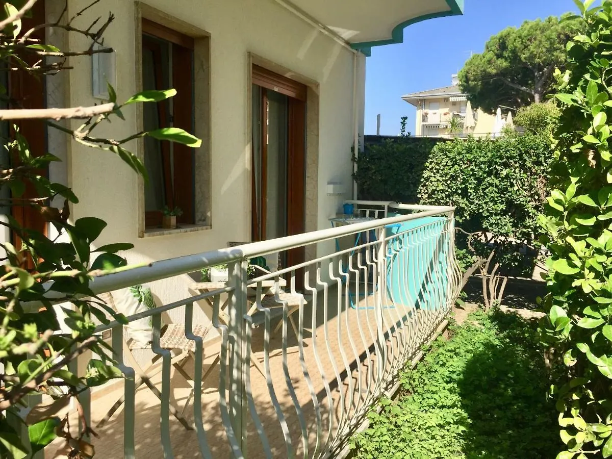 公寓 Piccolo Moderno Appartamento Sulla Spiaggia In Centro 利多迪迪耶索洛 意大利
